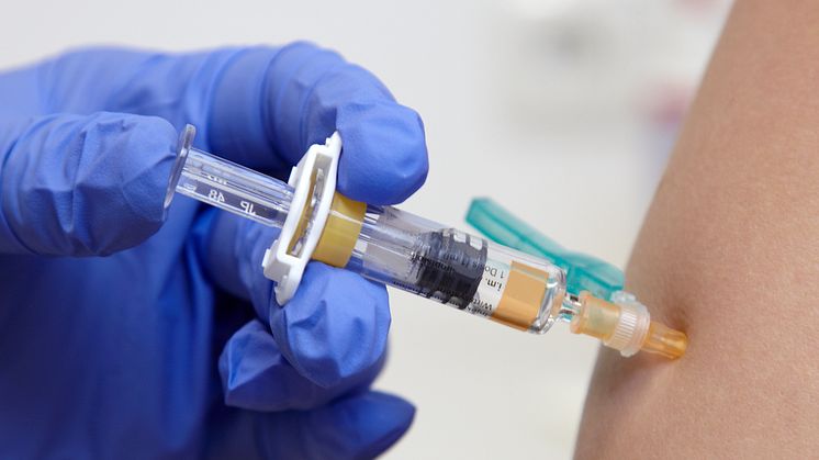 Husten nicht auf die leichte Schulter nehmen: Impfung gegen Keuchhusten auch für Erwachsene wichtig