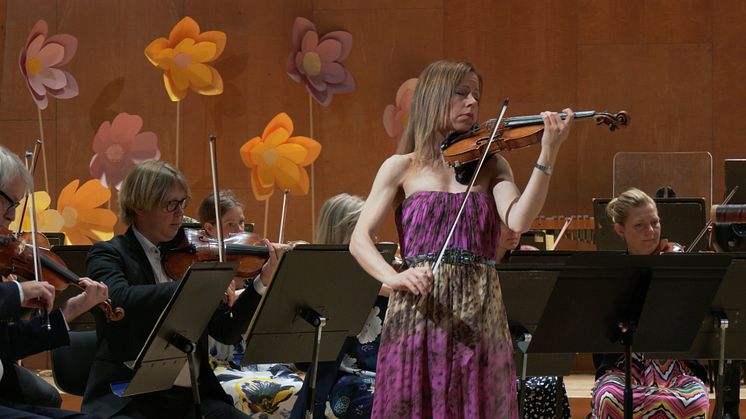 Sara Trobäck och Göteborgs Symfoniker vid nationaldagskonserten 6 juni.