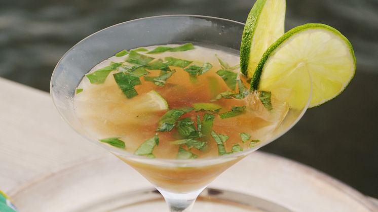 Cool tea for the summer - in drinks, starters and desserts