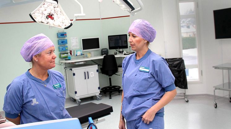 ​Verksamhetschef Catarina Pommer och enhetschef Lina Papunen konstaterar att Norrtälje sjukhus har lyckats korta väntetiderna till flera operationer efter pandemin.