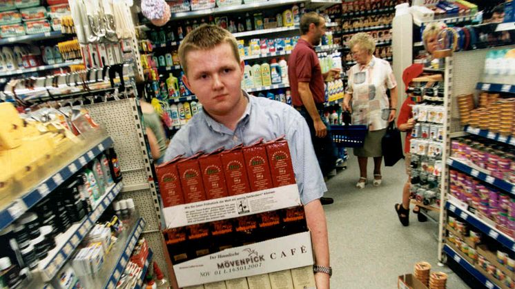 Schüler, die beispielsweise in den Ferien arbeiten möchten, sollten abhängig vom Arbeitgeber ihren Unfallschutz überprüfen. Foto: SIGNAL IDUNA