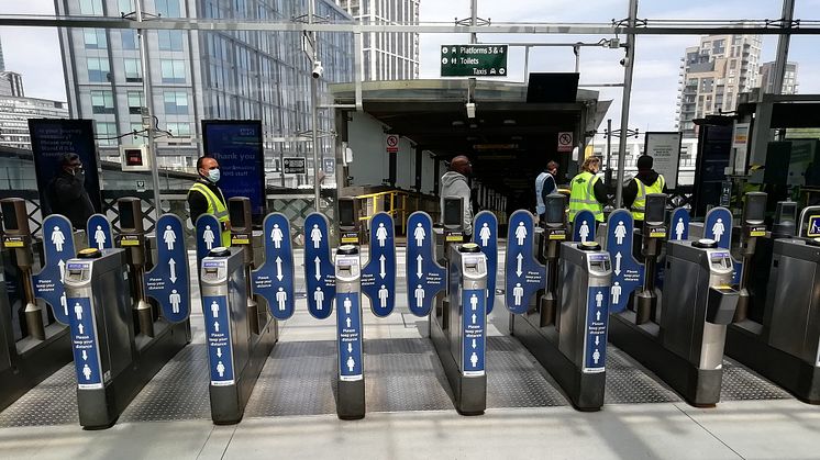 Social distancing measures, East Croydon gateline