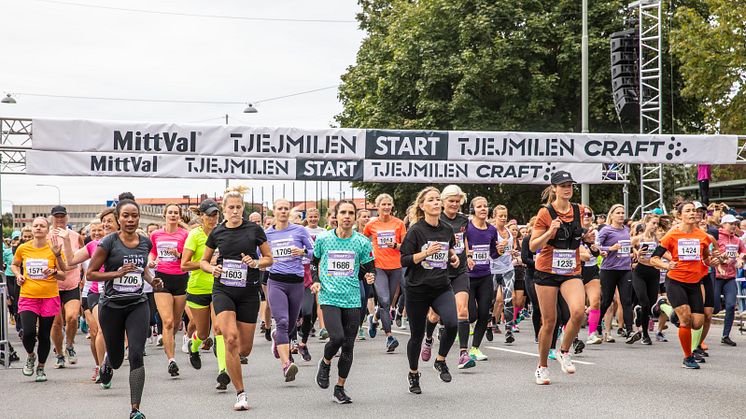 Löpare mellan 0 och 90 år sprang Tjejmilen idag