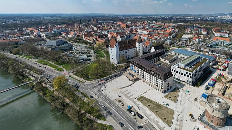 Blick von oben: Im neuen "Quartier G - Alte Gießerei" in Ingolstadt liegt das neue Maritim Hotel und Congress Centrum in bester Lage direkt an der Donau.