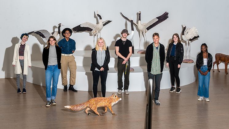 Årets åtta konstnärer, från vänster: Isabella, Nora, Kanapat, Annie, Marcus, Hugo, Matilda och Lauryn.