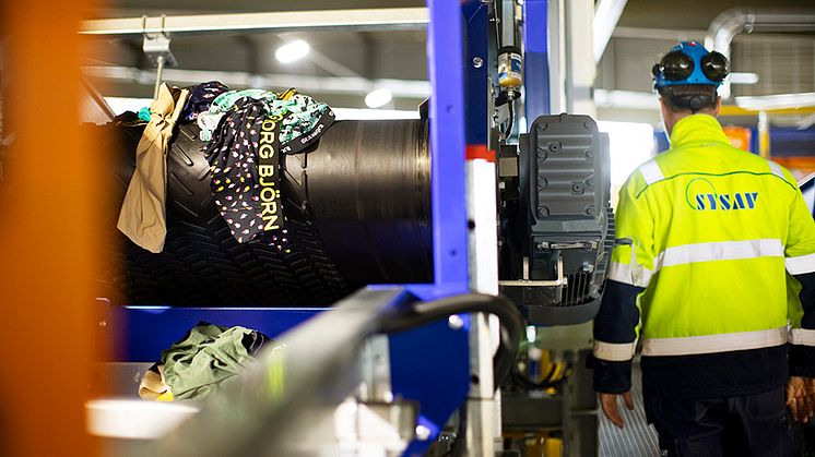 Material från Björn Borg sorteras i Siptex-anläggningen. Foto: Andreas Offesson