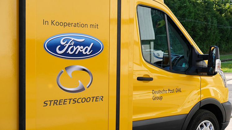 Ford og  Deutsche Post DHL Group præsenterede den første af de 150 elektriske varebiler, de i fællesskab vil producere i løbet af året.