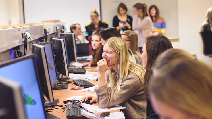 Under två dagar får besökarna en introduktion till vad studier i teknik och naturvetenskap kan innebära. Foto Cecilia Olsson.