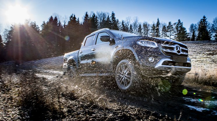 Marknadens första premium-pickup - Mercedes X-Klass fick bekänna färg på leriga skogsvägar under dagens press-event på Trosta Park.