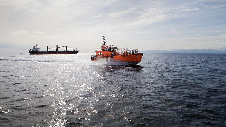 Ein Lotsenboot der schwedischen Schifffahrtsverwaltung, angetrieben von zwei Scania 16-Liter-Marinemotoren, V8.