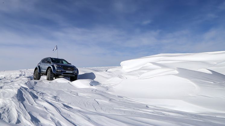 Hyundai Santa Fe - första personbilen att korsa Antarktis.