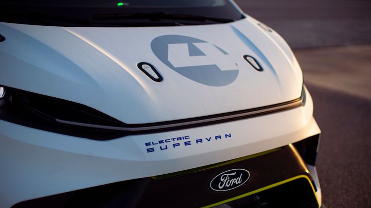 Ford Pro Electric SuperVan 2022 (41)