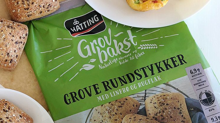 Grove rundstykker med linfrø og rugflak er blant produktene som har fått mindre plastemballasje.