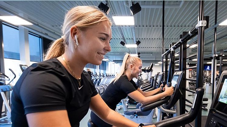 Fitnesskæde vil gøre op med ensomhed: Mindre muskelfabrik, mere fællesskab