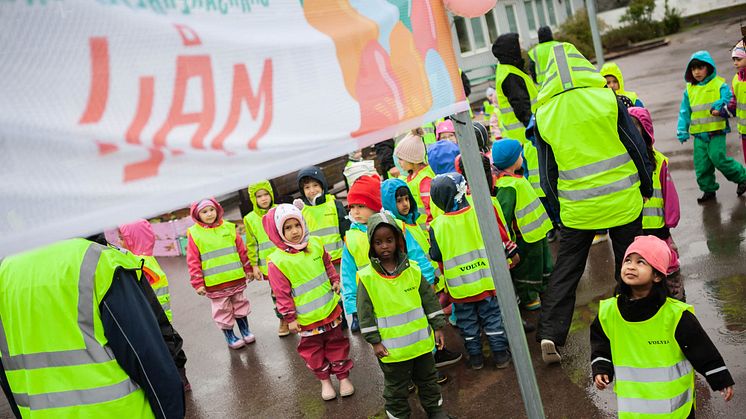 Baklängesmarschen går förstås från mål till start.