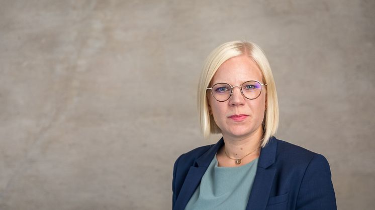 Karin Ernlund (C), idrottsborgarråd i Stockholm, uppmanar alla barn och unga att fortsätta att idrotta trots restriktioner.