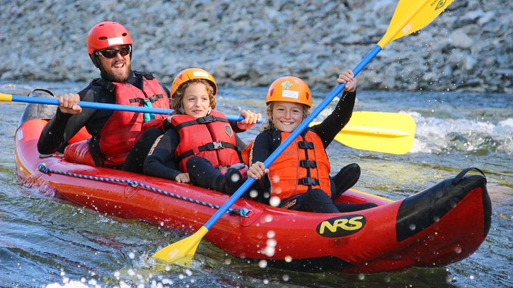 Familierafting på Voss er gøy for store og små. Foto: Voss Active