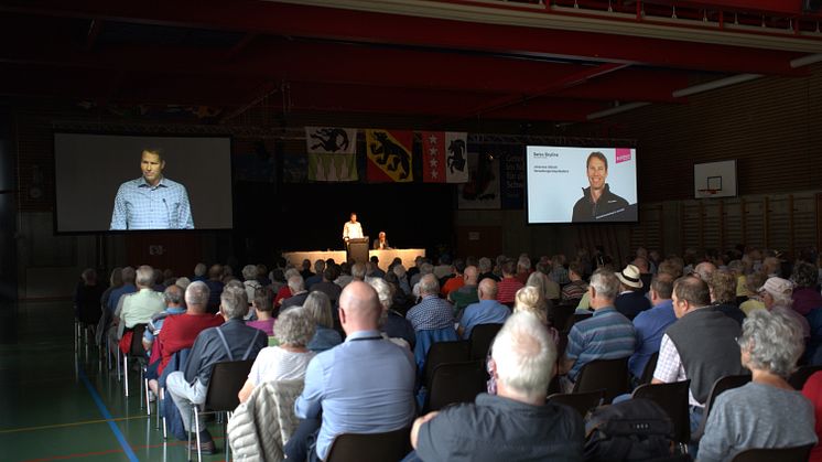 Verwaltungsratspräsident Johannes Stöckli und Direktor Christoph Egger führten durch die 61. Generalversammlung der Schilthornbahn AG im Alpinen Sportzentrum Mürren