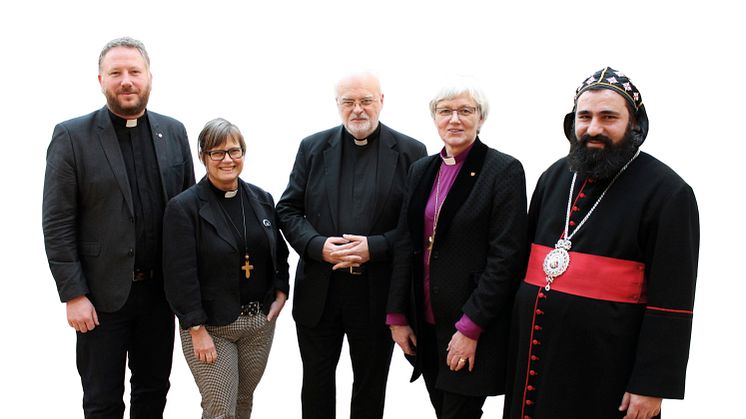 Presidet för Sveriges kristna råd berättar varför det är viktigt att be tillsamans. Från vänster Lasse Svensson,  Karin Wiborn, Anders Arborelius, Antje Jackelén och Dioscoros Benjamin Atas (ordförande). Foto: Mikael Stjernberg.