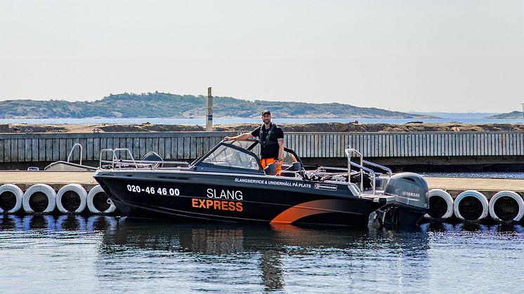 Regionchef Torbjörn Wulcan och Hydroscand senaste tillskott i fordonsflottan, SlangExpress servicebåt