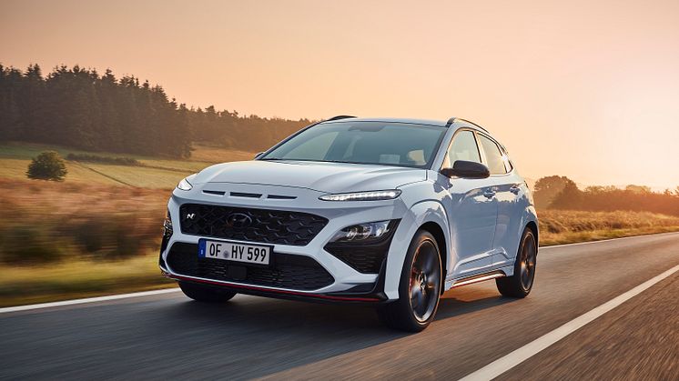 hyundai-kona-n-test-drive-sonic-blue-driving-30 (1)