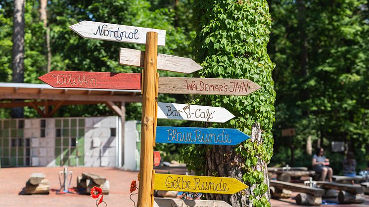 Es ist viel los während der Sommerferien in Brandenburg! Orientierung findet man auch auf www.reiseland-brandenburg.de/sommerferien. Foto: Der Barfußpark Beelitz-Heilstätten.