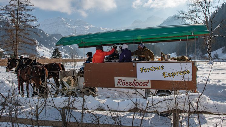 Fonduekutsche in Lenk, Berner Oberland (c) Lenk-Simmental Tourismus