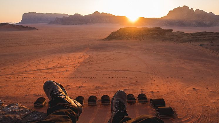 Öknen Wadi Rum - en miljö som ger kraft till skön vandring.   Bild från AdobeStock.