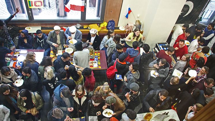 Großer Andrang und gute Stimmung in der Cafeteria. © TH Wildau / Bernd Schlütter