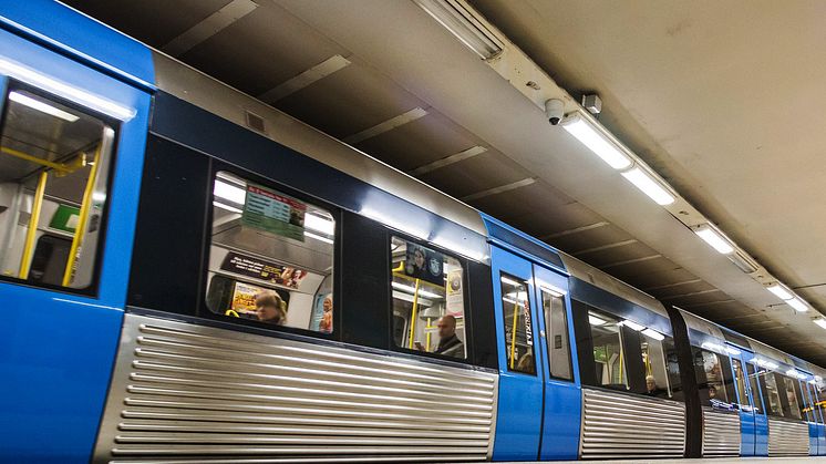 Röda linjen stannar inte vid Slussen i ena riktningen två kvällar och morgnar