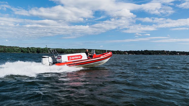 Apotea kör ut apoteksvaror med båt i Stockholms skärgård