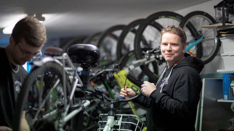 Johan Sundh, grundare av RentBike, förra årets vinnare i Kronobergs Innovationstävling som anordnas av Företagsfabriken. Johan är mycket nöjd med den affärsutveckling och utbildning som vinsten att delta i tillväxtprogrammet lett till.