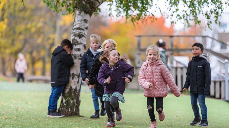 Erlaskolan Östra satsar på extra fritidsutrustning under rasterna - ska bidra till mer rörelse och social utveckling i skolan