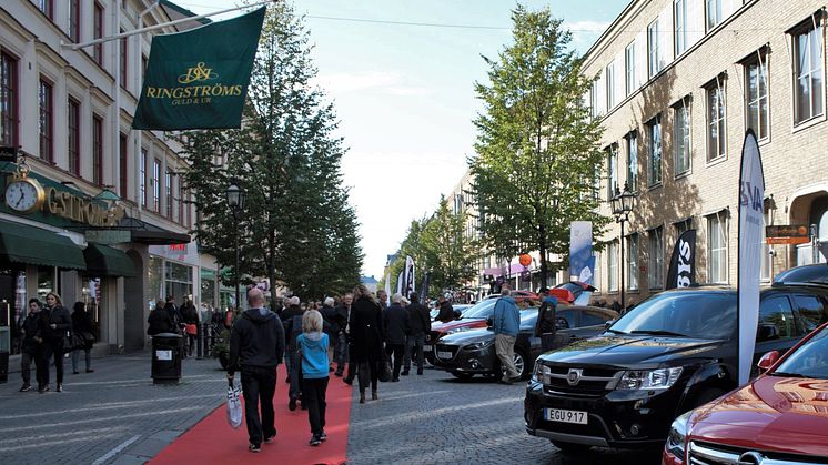 Så här såg det ut när Bilar på stan arrangerades i Örebro 2015. Foto: City Örebro.