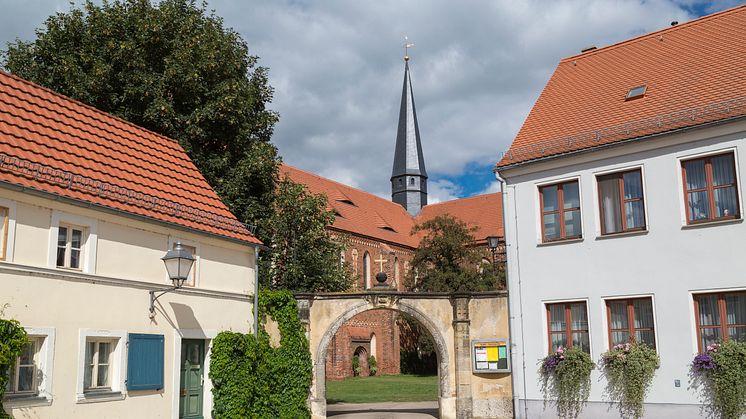 Das Kloster Marienstern in Mühlberg/Elbe bietet einen Abend lang den Rahmen für ein Konzert der Festspiele Mark Brandenburg. Foto: TMB-Fotoarchiv/Steffen Lehmann. 