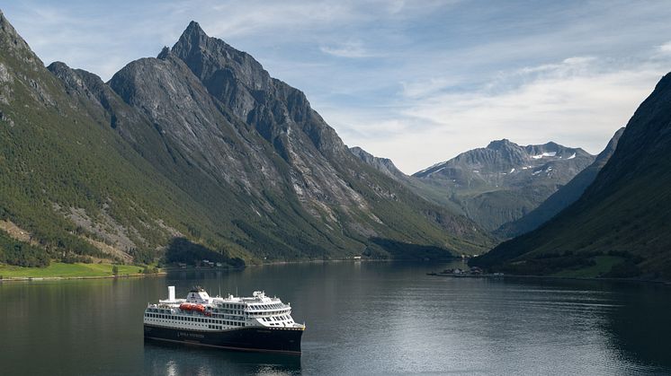 Am 9. September 2022 segelte Havila Castor das erste Mal vollständig emissionsfrei in den Hjørundfjord.