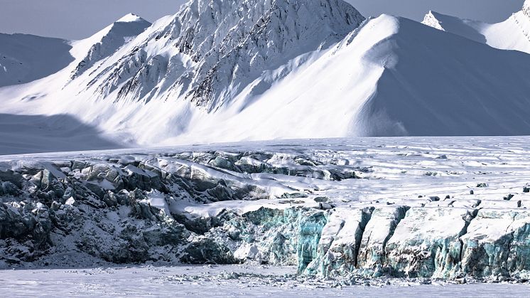 Telenor åpner en 5G-pilot på Svalbard, hvor det nye mobilnettet skal testes i arktisk klima (Foto: Einar Jenssen).