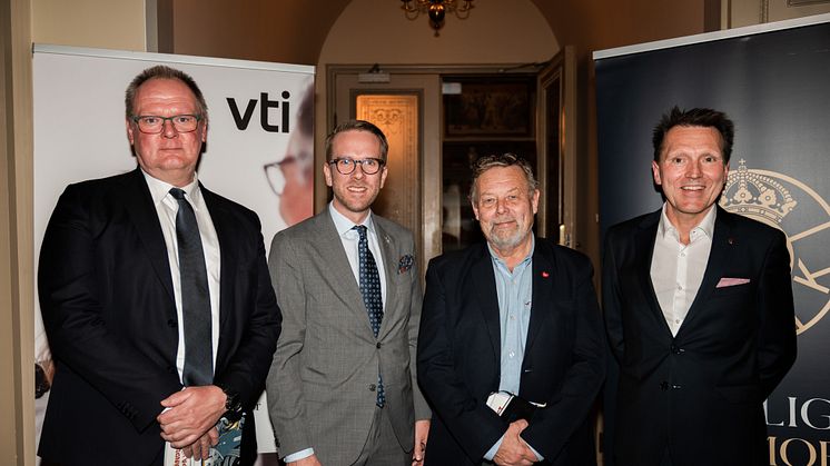 Tomas Svensson generaldirektör, VTI, bostads- och infrastrukturminister Andreas Carlson (KD), KAKs ordförande Peter Wallenberg Jr och KAKs generalsekreterare Anders Ericson. Foto: Axel Mazetti.