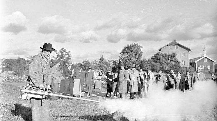 Bild från Experimentalfältet tagen 1954. Bilden tillhör Stadsmuseet i Stockholm. Fotograf: Herman Rönninger SvD 34678.