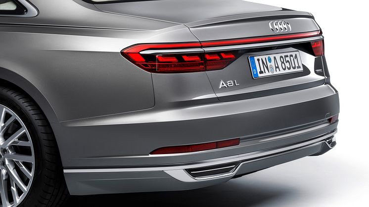Audi A8 L (Terragrey)
