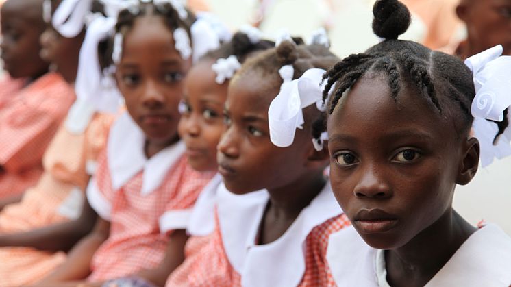 Haiti två år efter jordbävningen: Situationen för Haitis barn ännu svår – hjälpen måste fortsätta 