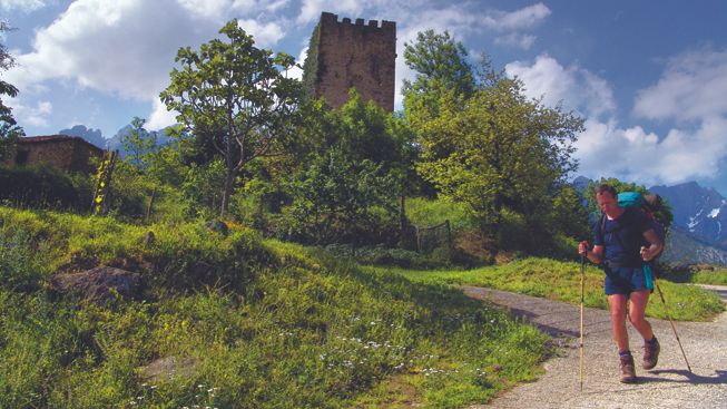 Caminoen med det cantabriske kloster Santo Toribio i Liébana, Cantabria