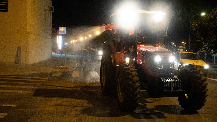 tractor_spraying-01