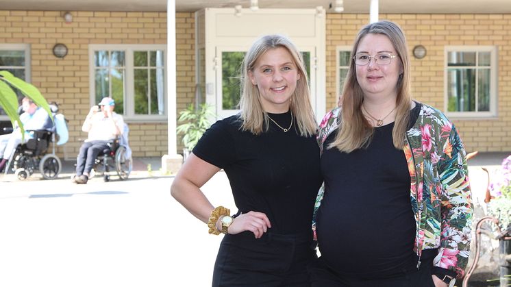 Ida och Julia sommarjobbar som chefer