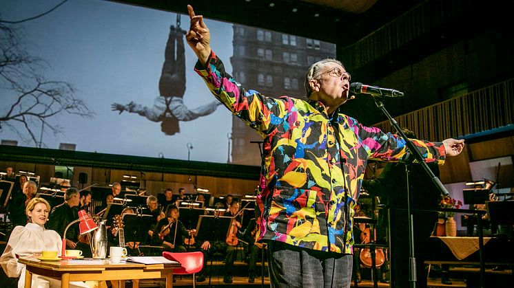 ”…har du sett världen” om Malmös historia och Mikael Wiehes liv gästspelar på Folkoperan. Foto: Nils Bergendahl. 