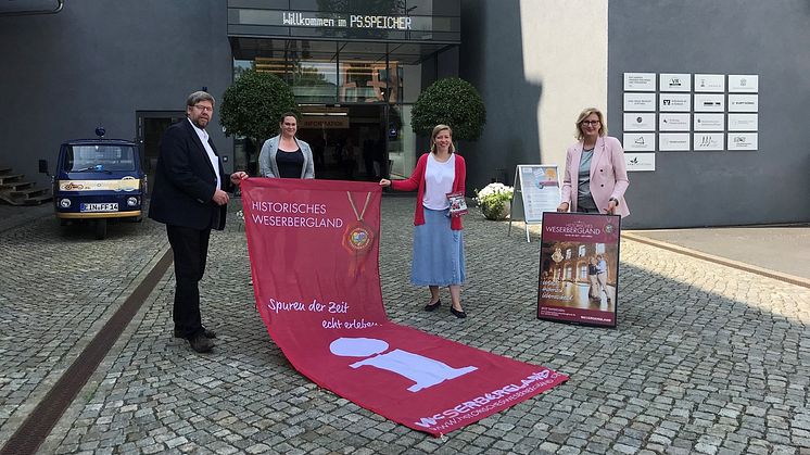 Offizielle Übergabe des Prädikats „Historische Stätte“ an den PS.SPEICHER zur Aufnahme in die Themensäule „Historisches Weserbergland“ beim Weserbergland Tourismus e.V.