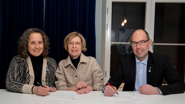 Anna Pettersson, regional utvecklingsdirektör Region Västerbotten, Birgitta Bergvall-Kåreborn, rektor Luleå tekniska universitet och Rickard Carstedt, ordförande regionala utvecklingsnämnden, Region Västerbotten. Foto: Anette Persson