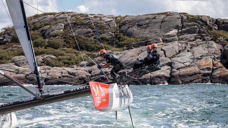 Två svenska team vidare till finaldag på Marstrand