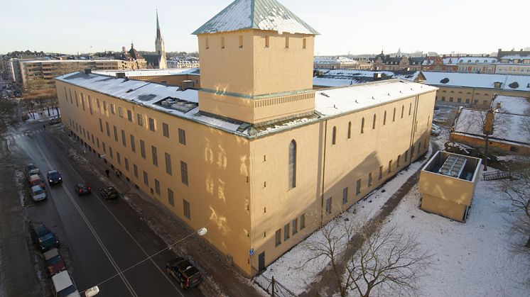 Kvarteret Krubban på Östermalm i Stockholm. Här finns Historiska museet och Riksantikvarieämbetet. Nu föreslår myndigheten en utökning av skyddet till hela kvarteret. Ytterligare sex statliga byggnadsminnen i landet berörs.