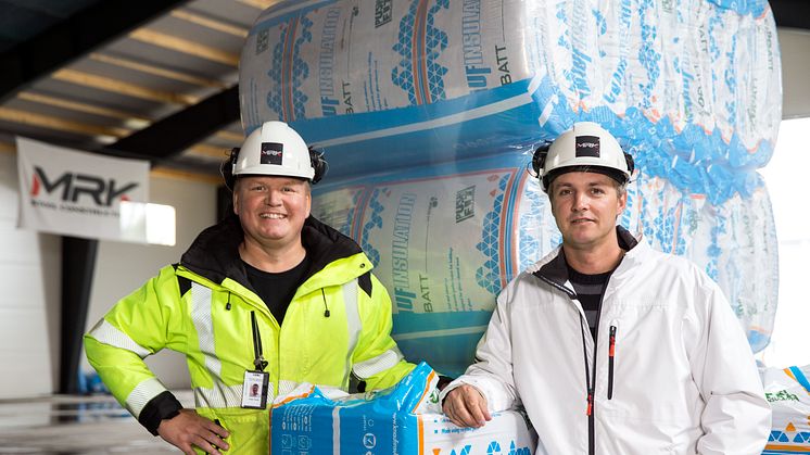 Marcus Lindstein og Roger Kerttu arbejder kun med Knauf Insulation, når det kommer til isolering. – Vi har et indarbejdet samarbejde og er tilfredse med produkterne.